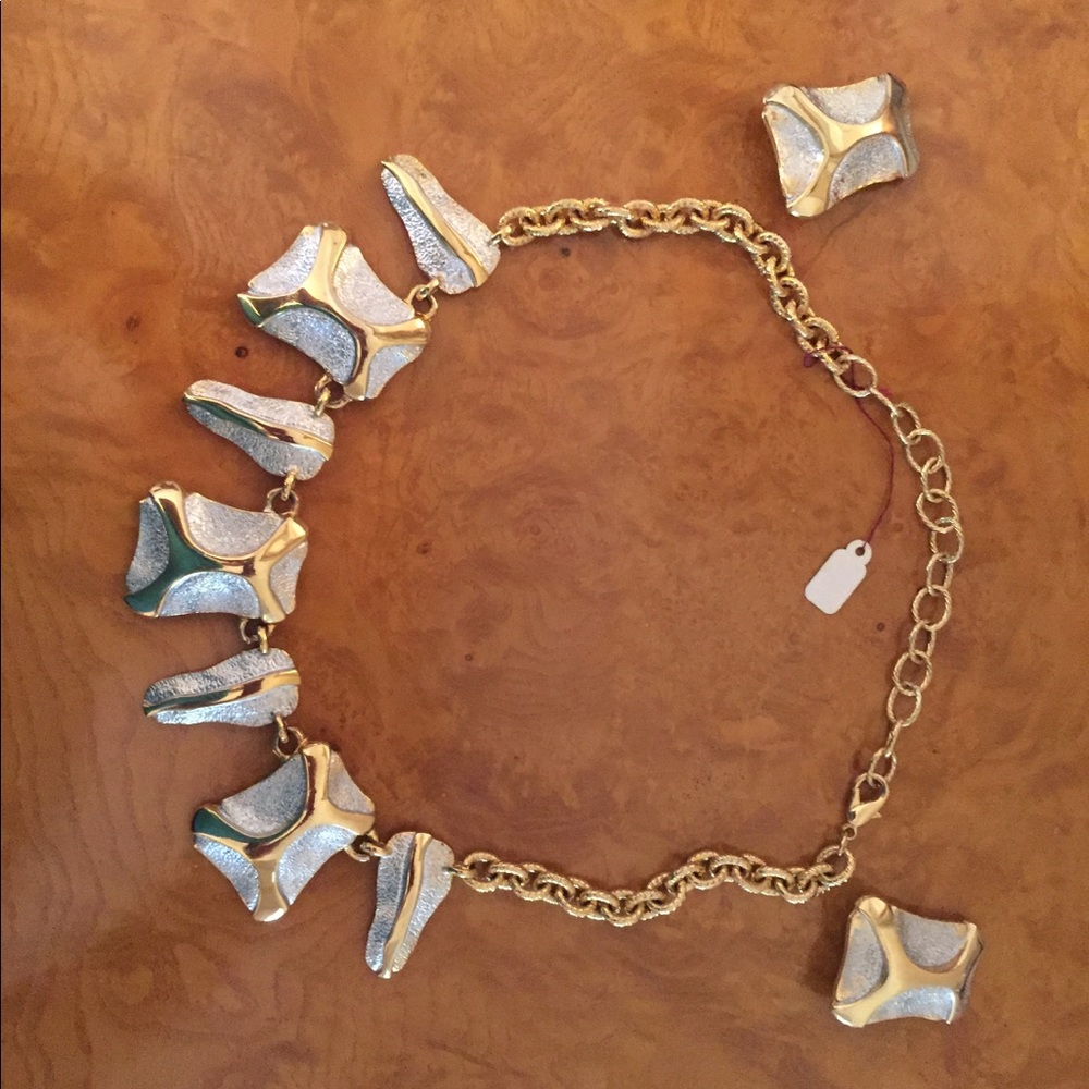 Jewelry set brand new with tag